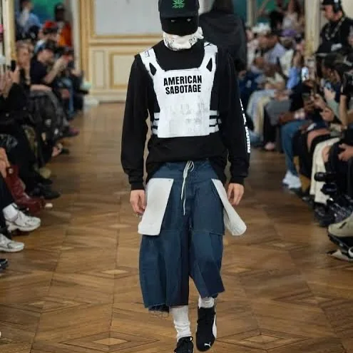 Hoodie Sabotage Grunge Parodi  - Winter Clothing Ideas For Women ulasan dan harga